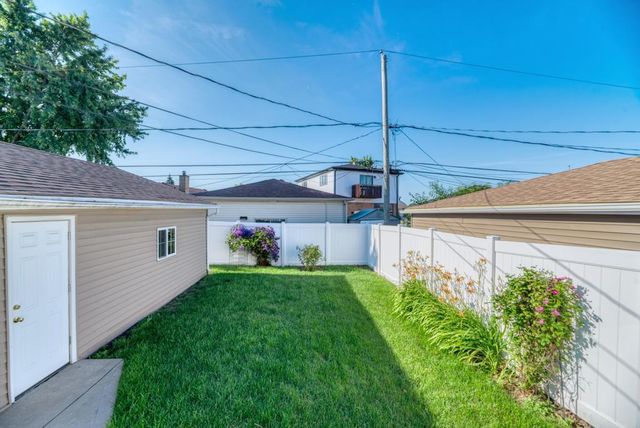 9956 Ivanhoe Avenue, Schiller Park, IL 60176