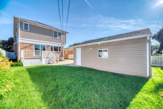 9956 Ivanhoe Avenue, Schiller Park, IL 60176