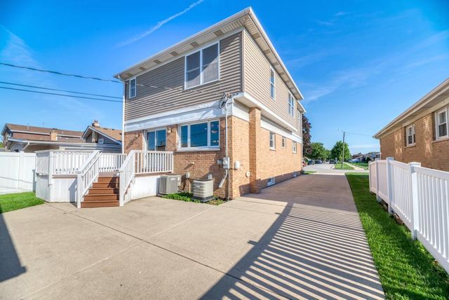 9956 Ivanhoe Avenue, Schiller Park, IL 60176