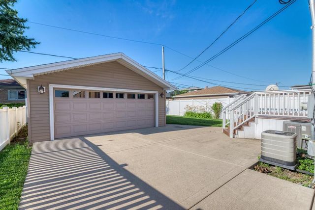 9956 Ivanhoe Avenue, Schiller Park, IL 60176