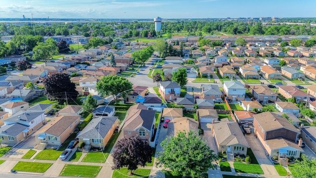 9956 Ivanhoe Avenue, Schiller Park, IL 60176