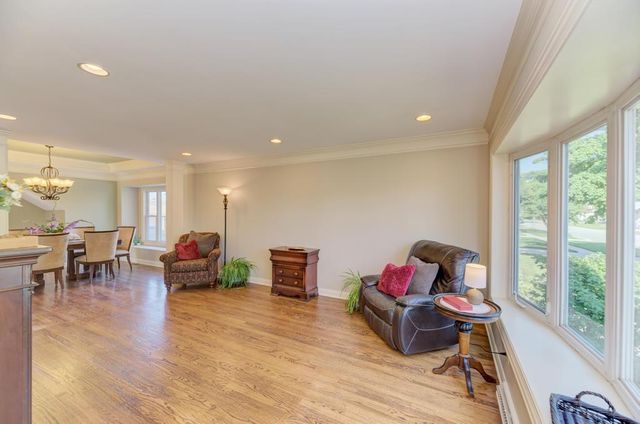 9956 Ivanhoe Avenue, Schiller Park, IL 60176