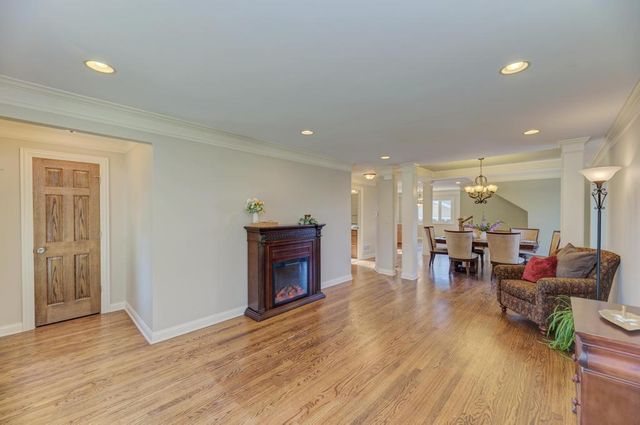 9956 Ivanhoe Avenue, Schiller Park, IL 60176