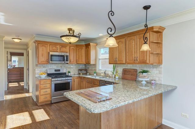 9956 Ivanhoe Avenue, Schiller Park, IL 60176