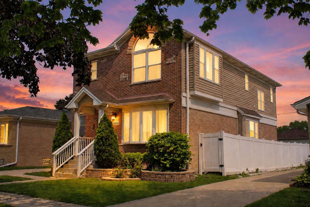 9956 Ivanhoe Avenue, Schiller Park, IL 60176