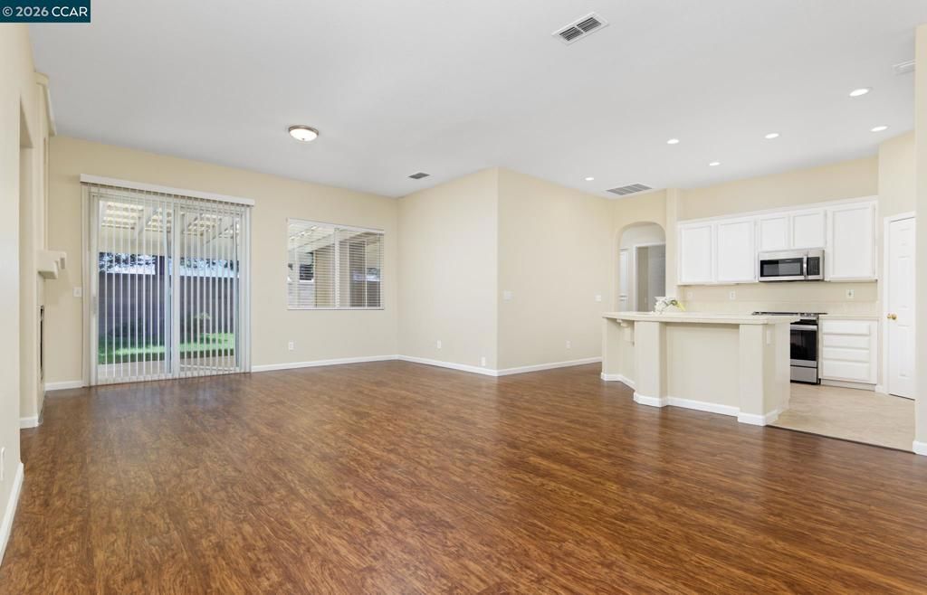 Image 10 of property listing at 1689 Soledad Dr, Roseville, CA 95747