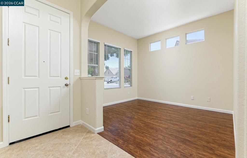 Image 13 of property listing at 1689 Soledad Dr, Roseville, CA 95747