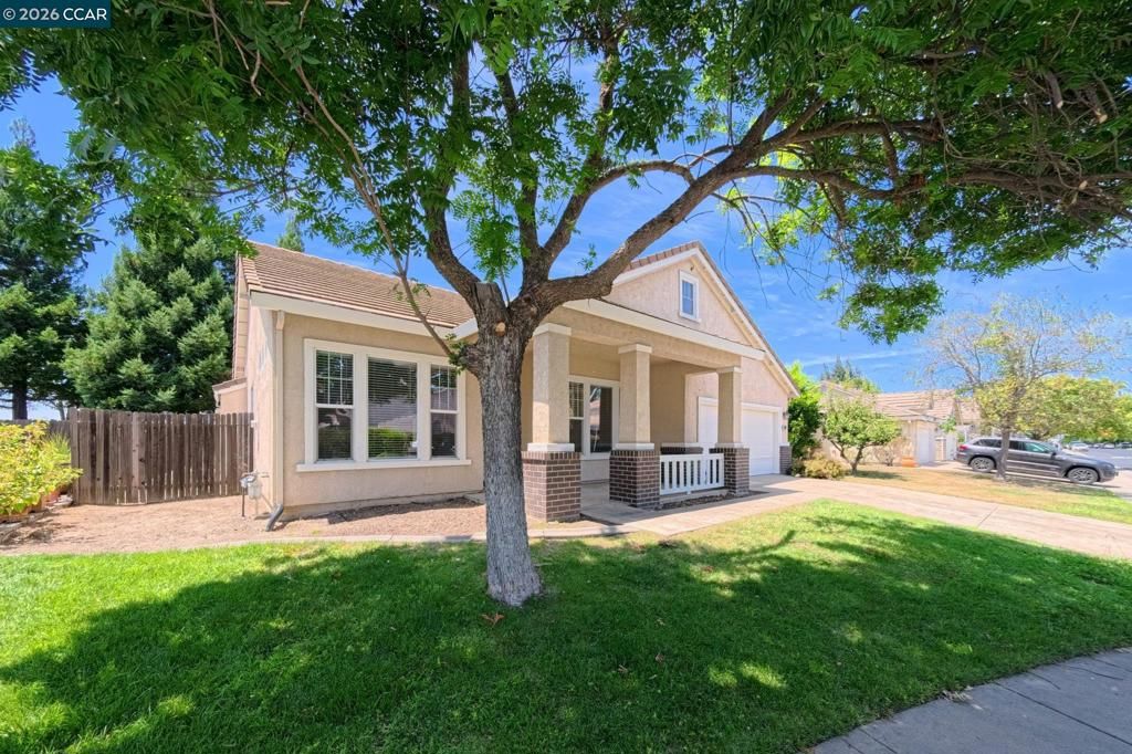 Image 2 of property listing at 1689 Soledad Dr, Roseville, CA 95747