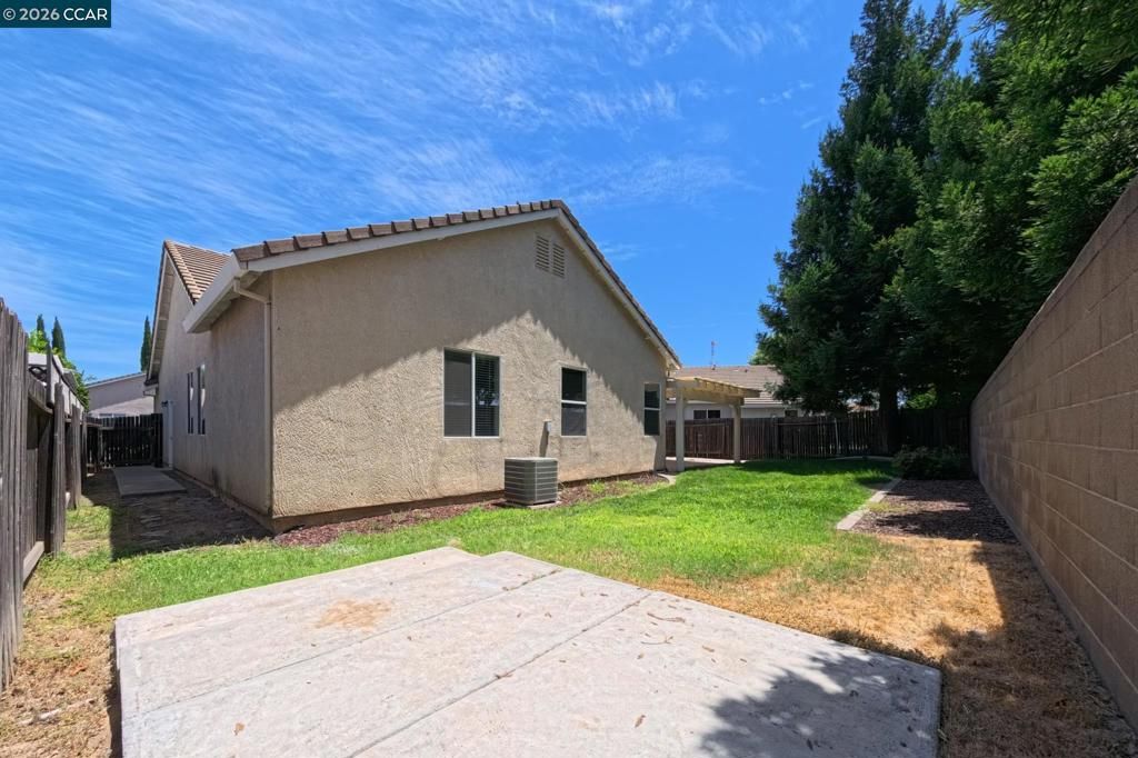 Image 25 of property listing at 1689 Soledad Dr, Roseville, CA 95747
