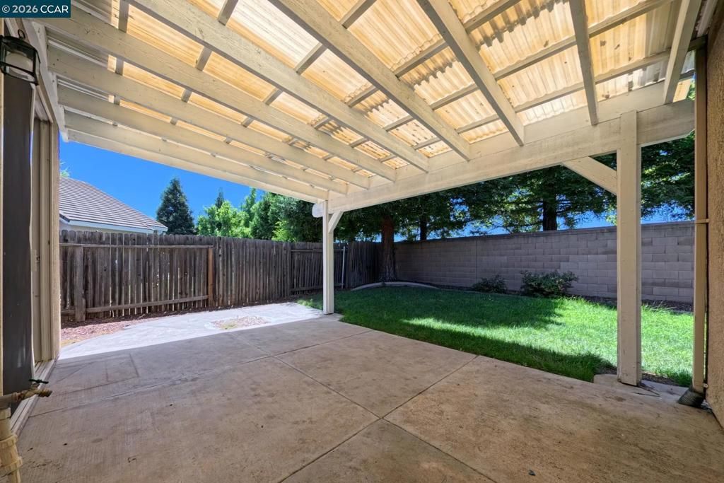 Image 26 of property listing at 1689 Soledad Dr, Roseville, CA 95747