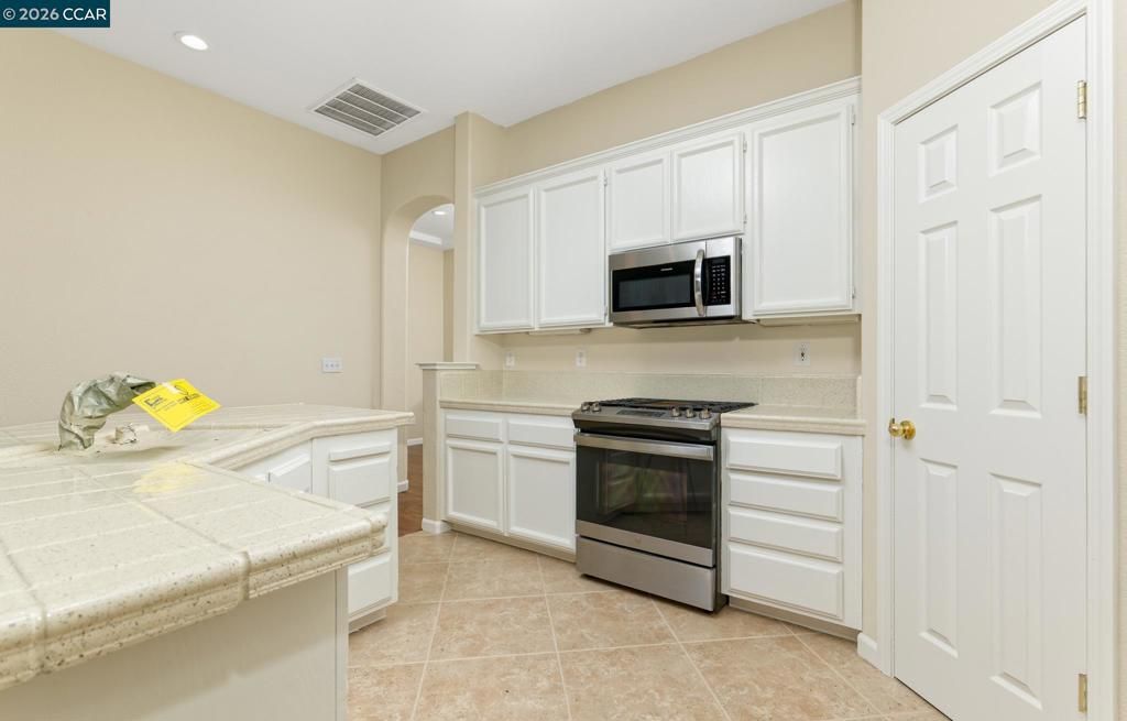 Image 4 of property listing at 1689 Soledad Dr, Roseville, CA 95747