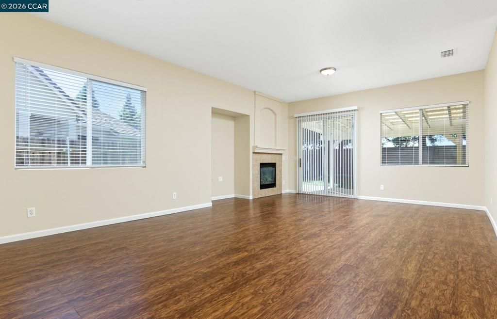 Image 9 of property listing at 1689 Soledad Dr, Roseville, CA 95747
