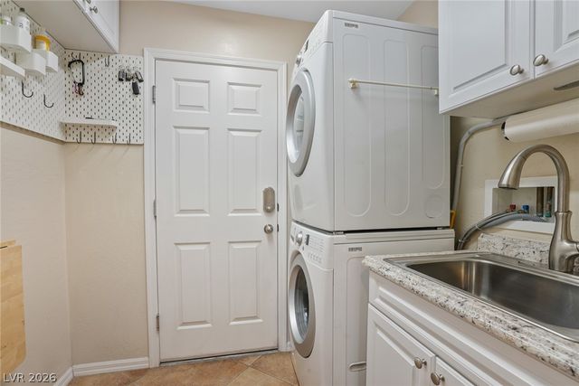 8300 Imperial Lakes Street, Las Vegas, NV 89131