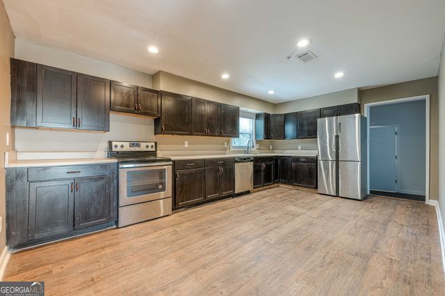 4806 Rockbridge Road, Stone Mountain, GA 30083