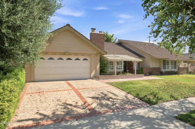 195 W Avenida De Las Flores, Thousand Oaks, CA 91360