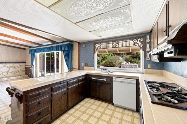 195 W Avenida De Las Flores, Thousand Oaks, CA 91360