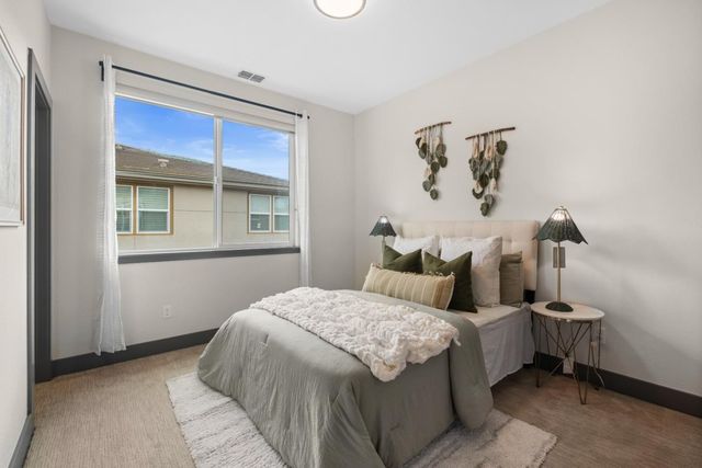 2423 Stearman Lane 2, San Jose, CA 95132