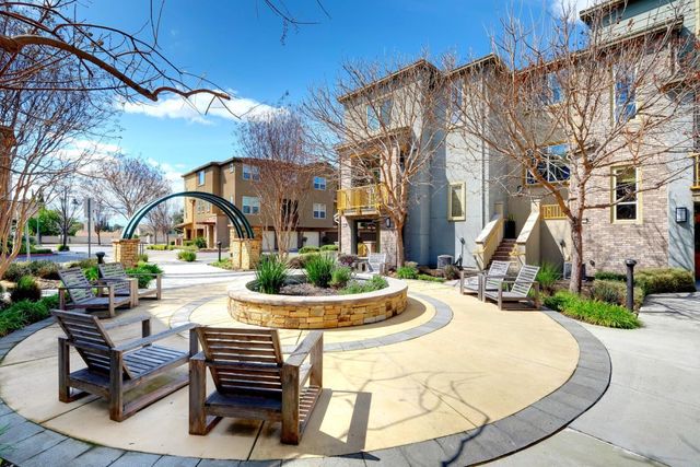 2423 Stearman Lane 2, San Jose, CA 95132