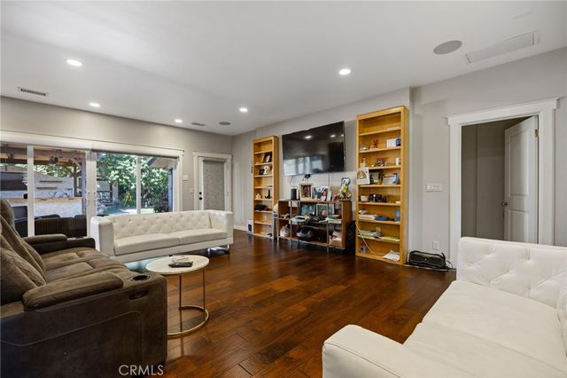 17183 Sunburst, Northridge, CA 91325