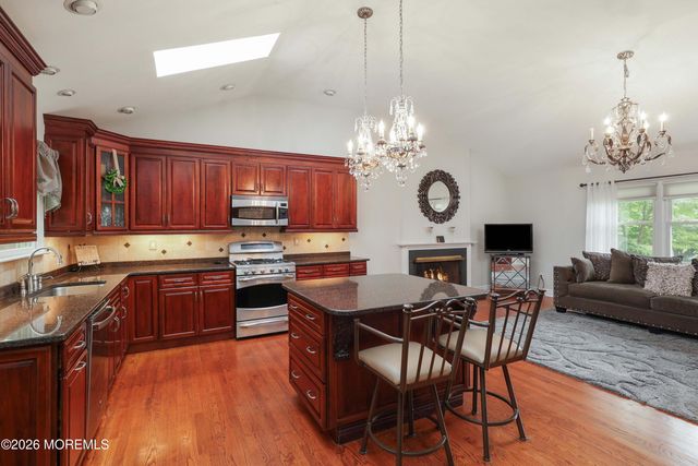 41 Carnegie Court, Middletown, NJ 07748