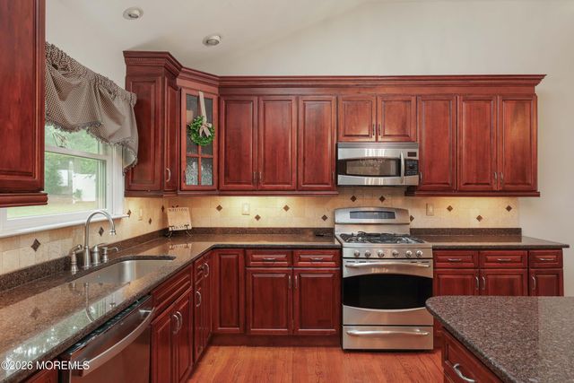 41 Carnegie Court, Middletown, NJ 07748
