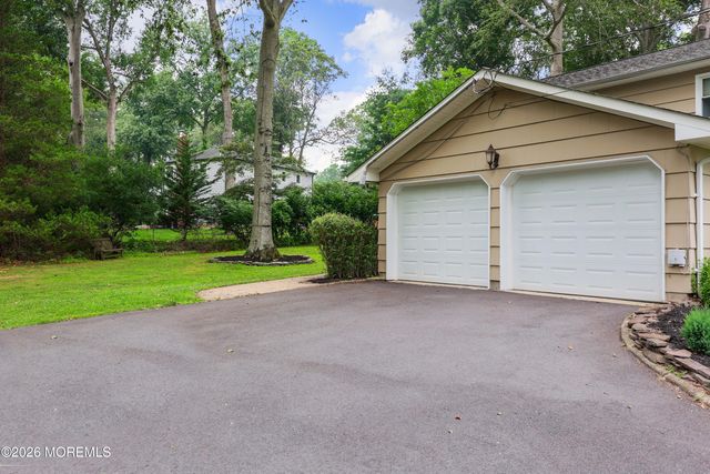 41 Carnegie Court, Middletown, NJ 07748