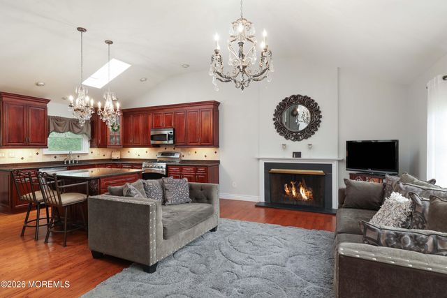 41 Carnegie Court, Middletown, NJ 07748