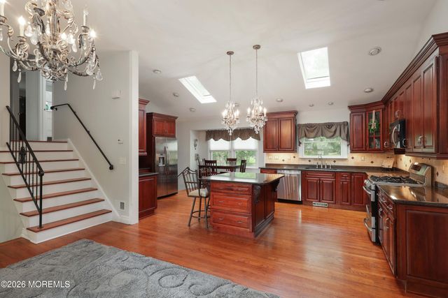 41 Carnegie Court, Middletown, NJ 07748