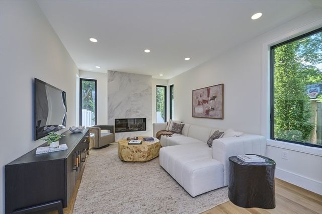 123 Fuller B, Brookline, MA 02446