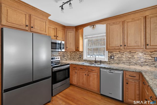 30 Noahs Way, Sprague, CT 06330