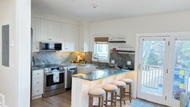 75 Pelham Street D, Newport, RI 02840