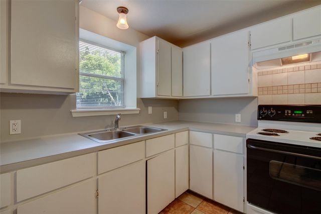 1308 S Pine ST D, Georgetown, TX 78626