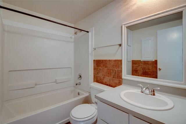 1308 S Pine ST D, Georgetown, TX 78626