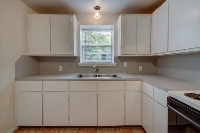 1308 S Pine ST D, Georgetown, TX 78626