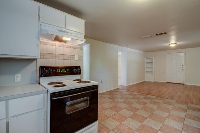 1308 S Pine ST D, Georgetown, TX 78626