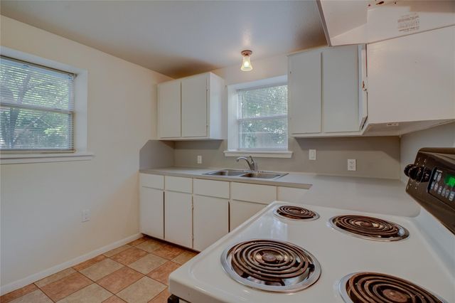 1308 S Pine ST D, Georgetown, TX 78626