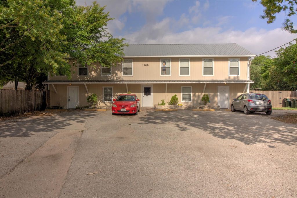 1308 S Pine ST D, Georgetown, TX 78626