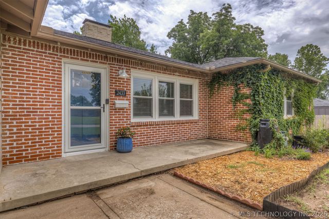 2433 Gary Place, Tulsa, OK 74114