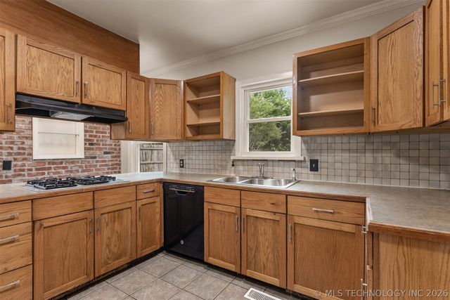 2433 Gary Place, Tulsa, OK 74114