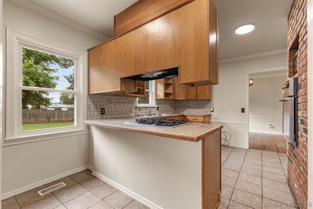 2433 Gary Place, Tulsa, OK 74114