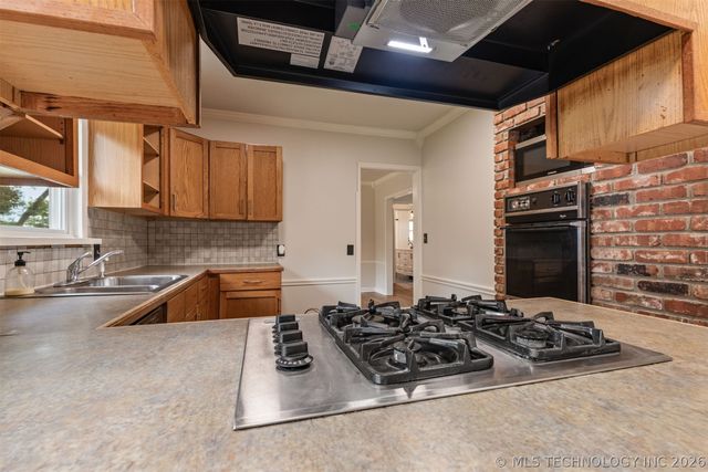 2433 Gary Place, Tulsa, OK 74114