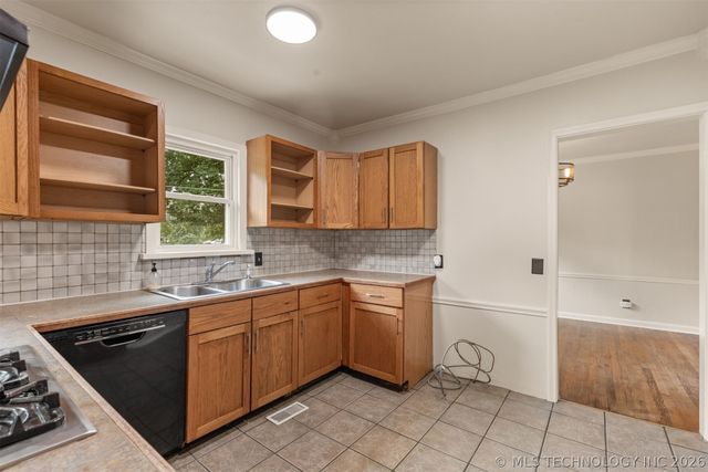 2433 Gary Place, Tulsa, OK 74114