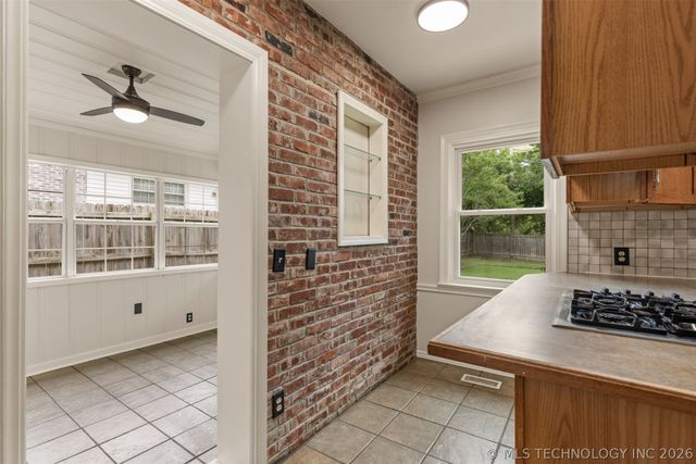 2433 Gary Place, Tulsa, OK 74114
