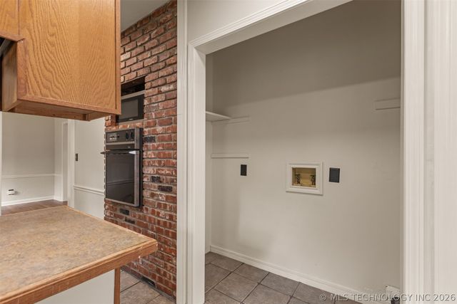 2433 Gary Place, Tulsa, OK 74114