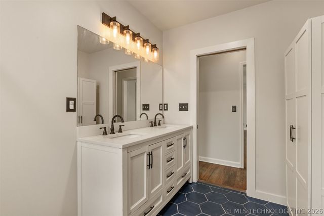 2433 Gary Place, Tulsa, OK 74114