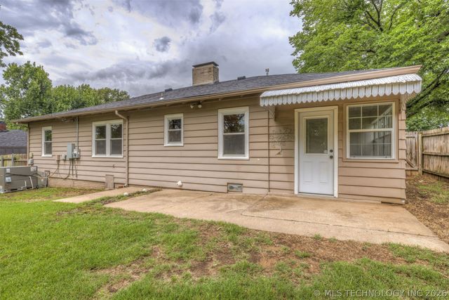 2433 Gary Place, Tulsa, OK 74114