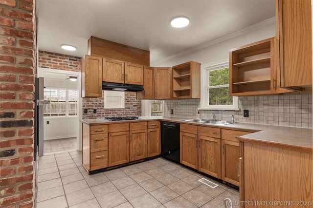 2433 Gary Place, Tulsa, OK 74114