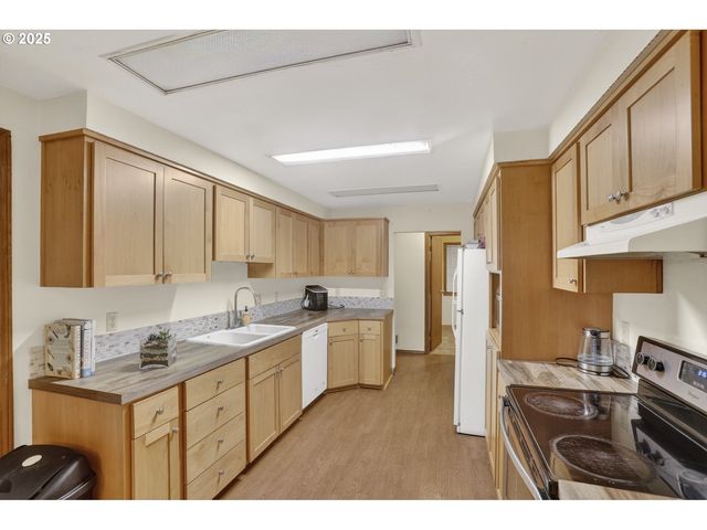 1730 6TH St, Columbia City, OR 97018