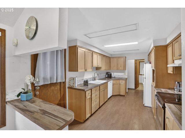 1730 6TH St, Columbia City, OR 97018