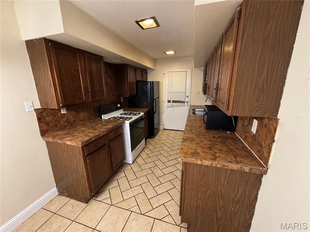 404 Saint Thomas Lane, Cahokia, IL 62206